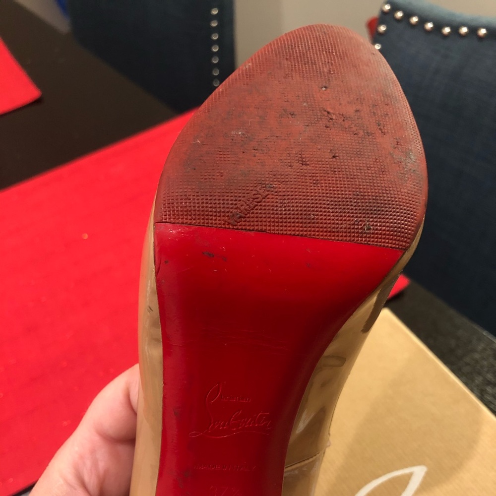 Christian Louboutin Very Prive Nude Patent Heels - Picture 4 of 7